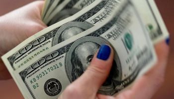 El dólar blue vuelve a subir, marca un nuevo récord y queda a un paso de los $ 200