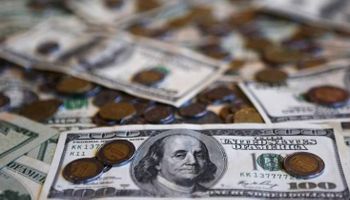 Dólar blue hoy: la cotización supera los $290 y enciende alarmas por una barrera clave