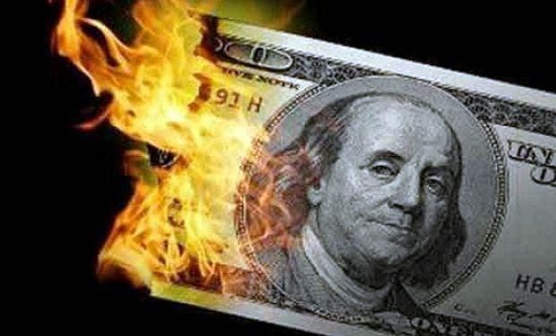 Dólar blue hoy: a cuánto cotiza este jueves 29 de abril y qué tan atrasado está el dólar oficial