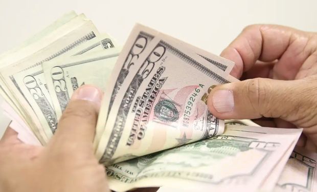 Dólar sobe após ataque ao Irã e petróleo dispara; mercado teme impacto global