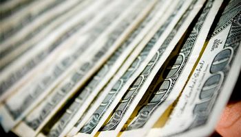 Subas para los granos con un dólar más débil