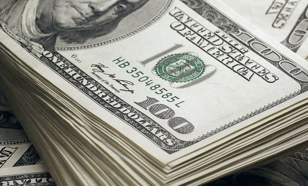 Tras acumular un retroceso de $ 13 durante enero, el dólar blue inicia febrero en $153 y  la brecha cae al 65%