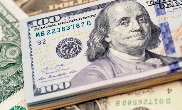 Dólar: el blue cae a $ 150 y ya lo superan el solidario y el contado con liqui