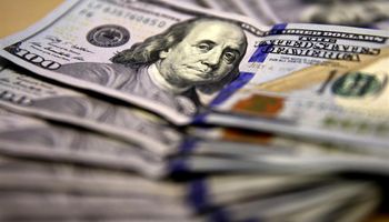 El peso se transformó en la moneda más volátil del mundo