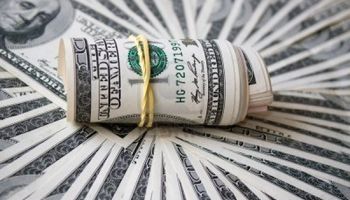 Dolar oficial lleva un mes congelado: no se mueve de $ 8