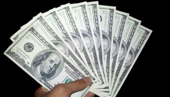 El dólar supera los $ 16 por primera vez en nueve meses