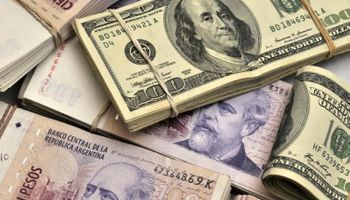 Sigue complicando el dólar, que apuntó otra baja: $15,80