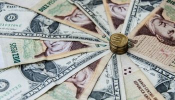 Empresas presupuestan 2016 con un dólar a $ 12 y una devaluación de 25%