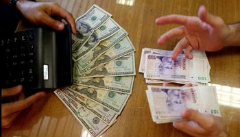 El atraso cambiario ya es similar al de la caída del 1 a 1