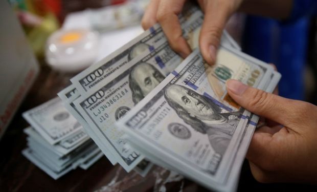 Dólar: el blue rebotó y ganó $ 2 luego de que el mercado advirtiera un piso