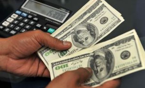 Dólar oficial se negoció con una suba de dos centavos