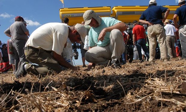 Por la "experiencia histórica", en el campo temen que los insumos estratégicos aumenten en dólares por el súper cepo