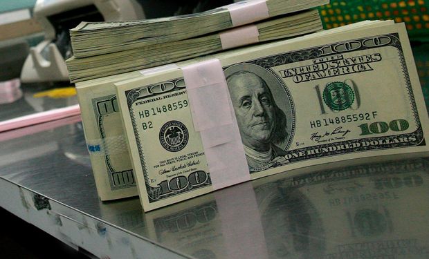 El dólar blue baja a $ 12. El oficial cedió a $ 7,80