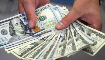 El dólar hoy volvió a caer: así cerró en bancos y casas de cambio