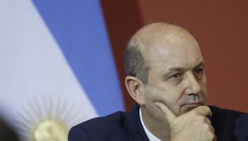 Golpe de timón del Central: subió fuerte la tasa para contener al dólar