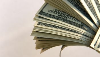 Siguen usando reservas para evitar que el dólar tome más temperatura