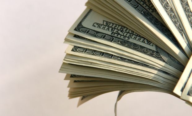 La entidad que conduce Federico Sturzenegger destinó otros US$ 61,5 millones en procura de evitar que el aumento de cinco centavos fuese mayor.