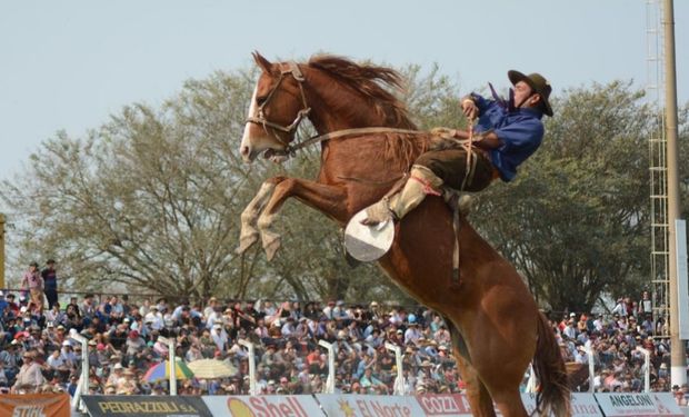 Vuelven los festivales: se realiza el certamen de jineteada y folklore de San Justo