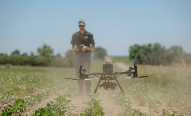 John Deere adquire empresa dos EUA e integra monitoramento com drones às soluções no campo