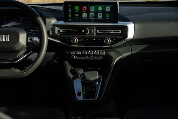 interior fiat titano