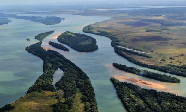 El déficit de lluvias causó una bajante récord en el río Paraná.