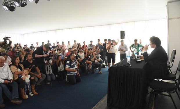 Sala llena para ver a Javier Milei en Expoagro 2022.