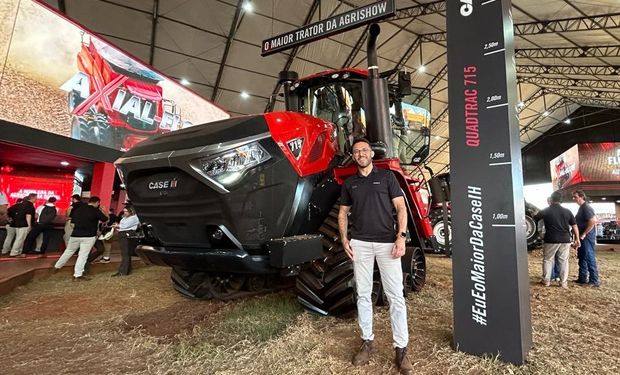 "O Quadtrac de 715 cavalos tem despertado muita curiosidade do público. É um trator lindo e potente, forte e robusto, além de contar com alta tecnologia", comenta Eduardo Penha, diretor de Marketing e Comunicação da Case IH na América Latina.