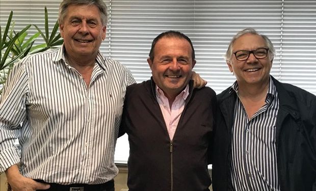 De izq. a der. Néstor Cestari, nuevo Presidente CAFMA, Raul Crucianelli, Presidente saliente, Marcelo Valfiorani, ex Presdiente.