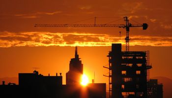 Economistas alertan que creció la chance de crisis moderada en 2014