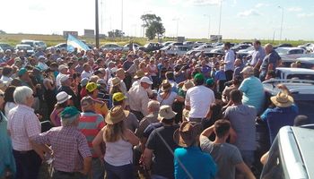 El campo se movilizó en rechazo del aumento de las retenciones