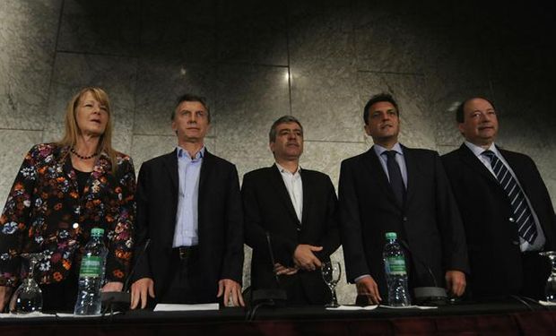 La oposición representada por Margarita Stolbizer, Mauricio Macri, Sergio Massa,  y Ernesto Sanz acompañaron al candidato a gobernador por Tucumán, José Cano.