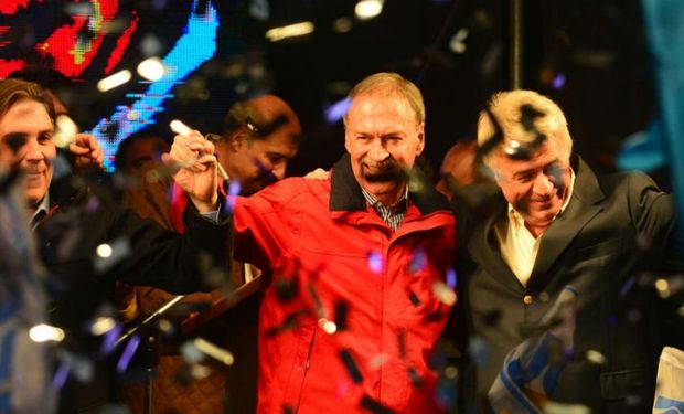 Llaryora, Schiaretti y De la Sota, en la hora del festejo.