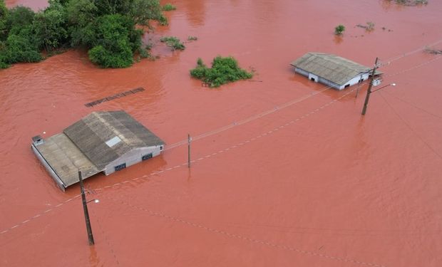 De acordo com a Defesa Civil do Paraná, 19 municípios registraram ocorrências das mais variadas, sendo as mais comuns os alagamentos e enxurradas. (Foto - Prefeitura de Santa Izabel do Oeste)