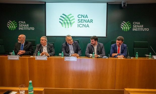 Também participaram da reunião 21 parlamentares, entre eles o presidente da FPA, deputado Pedro Lupion.