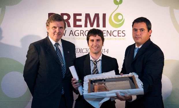 Primer Premio Empresas: Ing. Ricardo Marra Presidente de la Bolsa de Cereales de Buenos Aires. Lic. Martín de Francesco, Responsable RR HH MSU AGRO, Villa Cañas, Santa Fe. Jorge García, Gerente de Ventas de Grandes Clientes de Dow AgroSciences.