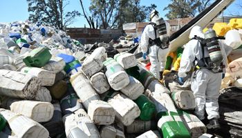 Encontraron un enorme depósito clandestino de envases vacíos de agroquímicos y hay un detenido