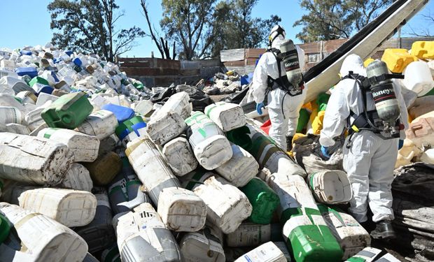 Encontraron un enorme depósito clandestino de envases vacíos de agroquímicos y hay un detenido