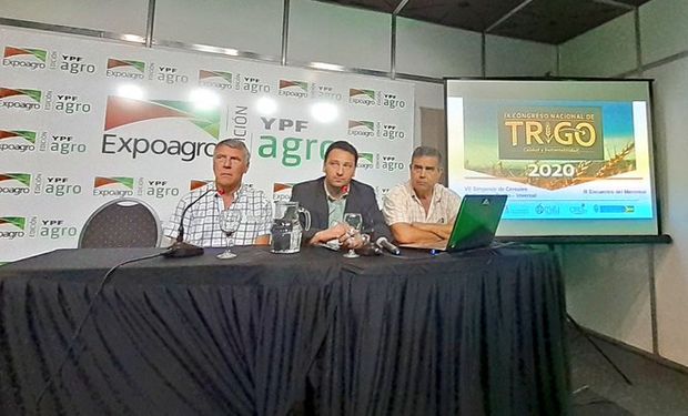 Los ingenieros agrónomos Pablo Errazu, Fidel Cortese y Jorge Di Luca, del Centro Regional de Ingenieros Agrónomos de Tres Arroyos (CRIATA).