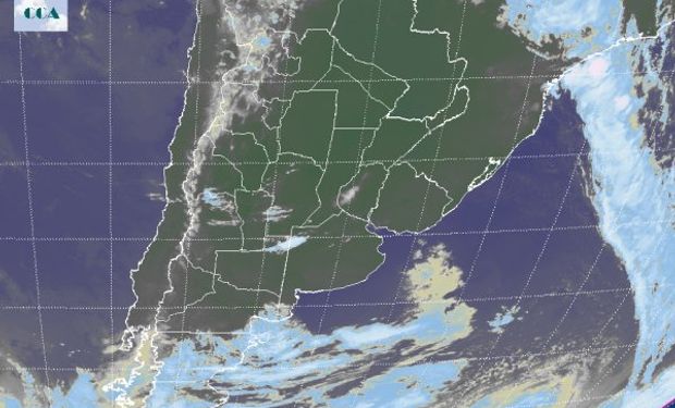 El recorte de la Imagen Satelital muestra la extensión de cielos despejados abarcando también la zona agrícola del sur de Brasil y Paraguay.