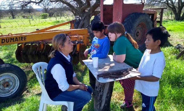 Jóvenes del campo, en alerta por una vuelta a clases que encuentra a solo un 35% de los chicos con internet