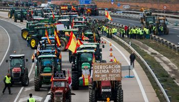 Agricultores espanhóis bloqueiam vias e ampliam protestos na Europa