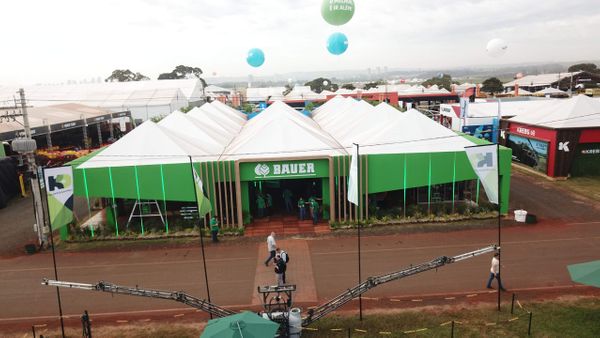 Estande da Bauer durante a Agrishow 2026, em Ribeirão Preto (SP)