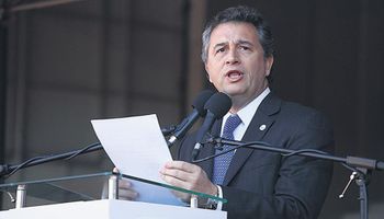 Presentan denuncia penal contra Etchevehere por el pago de la Sociedad Rural