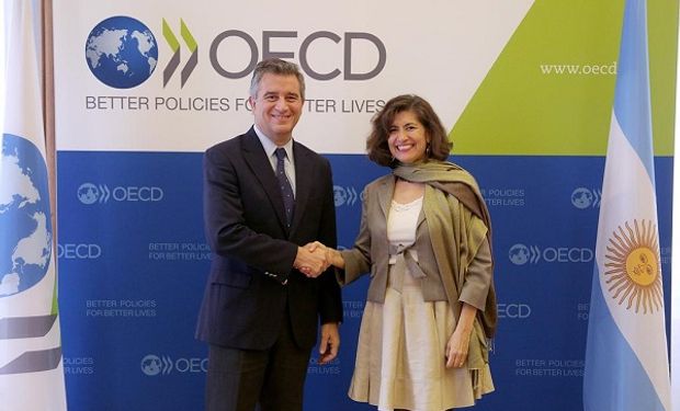 El Ministro junto a Gabriela Ramos, jefe de Gabinete del Secretario General de la OCDE y Sherpa G20.