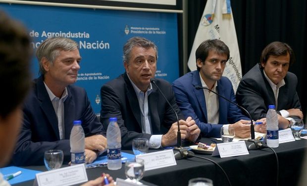 Etcehvehere encabezó la primera reunión de riesgo agropecuario.