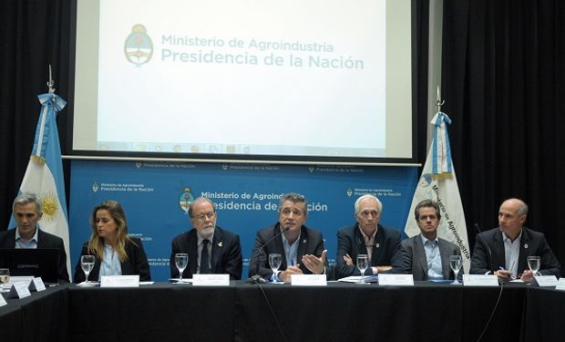 El ministro de Agroindustria, Luis Etchevehere, encabezó el encuentro.