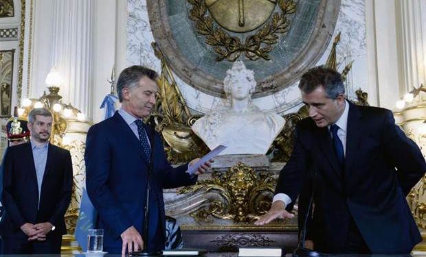 Etchevehere, con Macri, en la Casa Rosada; también juró Adolfo Rubistein como ministro de Salud. Foto: LA NACION.