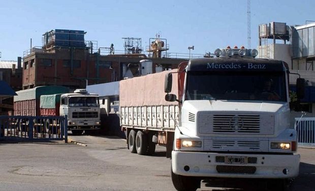 Por la pandemia aumentan una tasa vial y el transporte deja de operar en el puerto de ADM