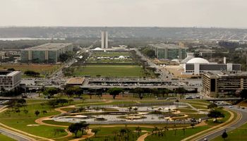Explosão em subestação evacua bloco da Esplanada e deixa seis feridos em Brasília