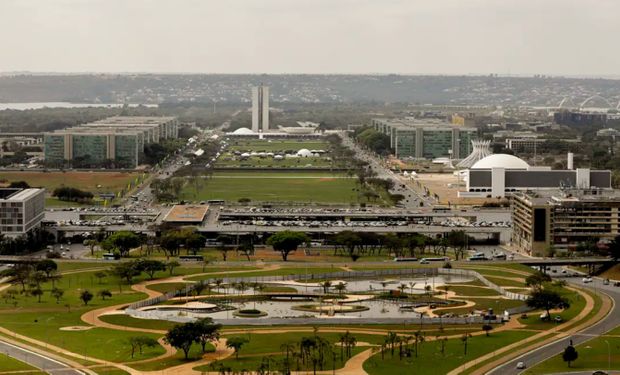 Explosão em subestação evacua bloco da Esplanada e deixa seis feridos em Brasília